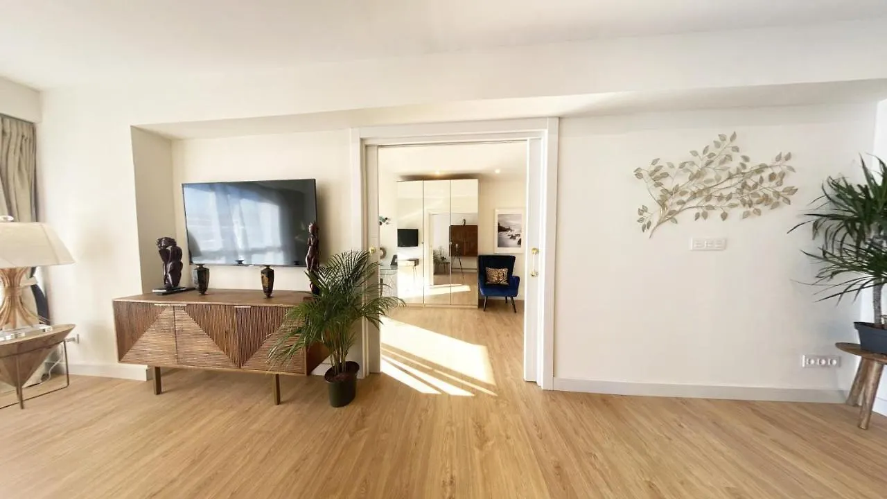 Miramar Luxurious Flat, 3 Double Rooms, Free Parking, Terrace, Completely New San Sebastian Apartment