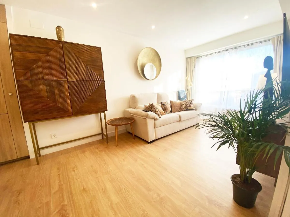 Miramar Luxurious Flat, 3 Double Rooms, Free Parking, Terrace, Completely New San Sebastian Apartment