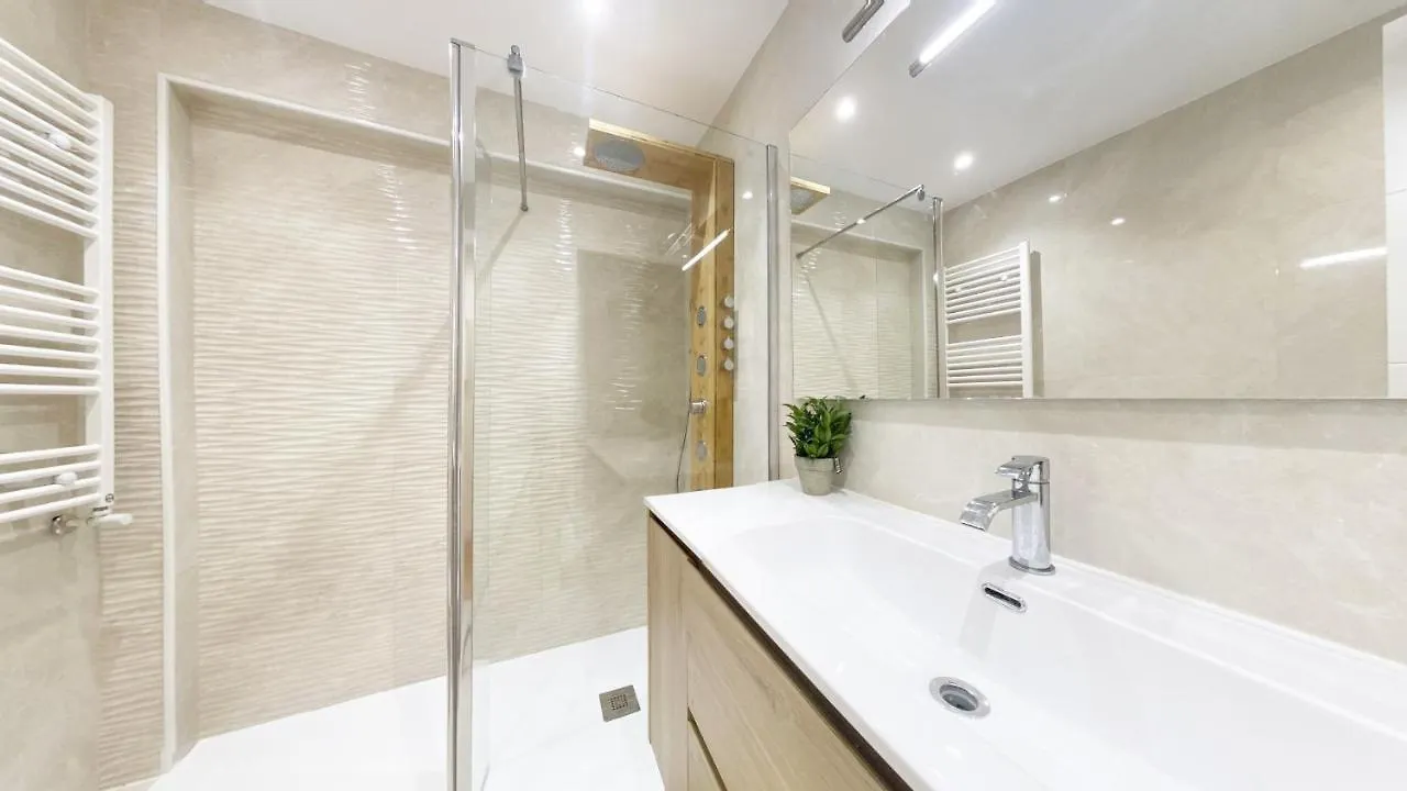 Appartement Miramar Luxurious Flat, 3 Double Rooms, Free Parking, Terrace, Completely New Saint-Sébastien