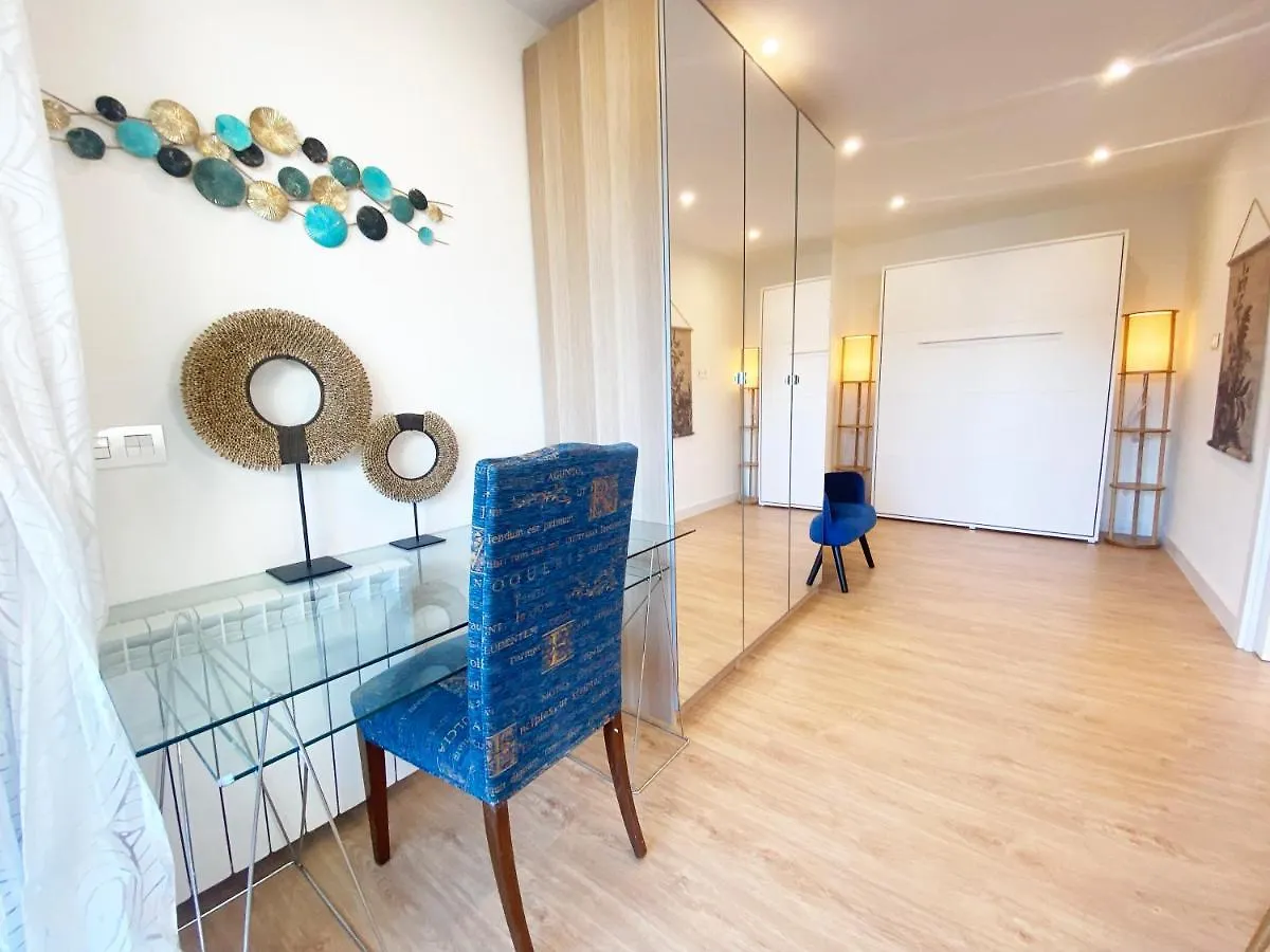 Appartement Miramar Luxurious Flat, 3 Double Rooms, Free Parking, Terrace, Completely New Saint-Sébastien