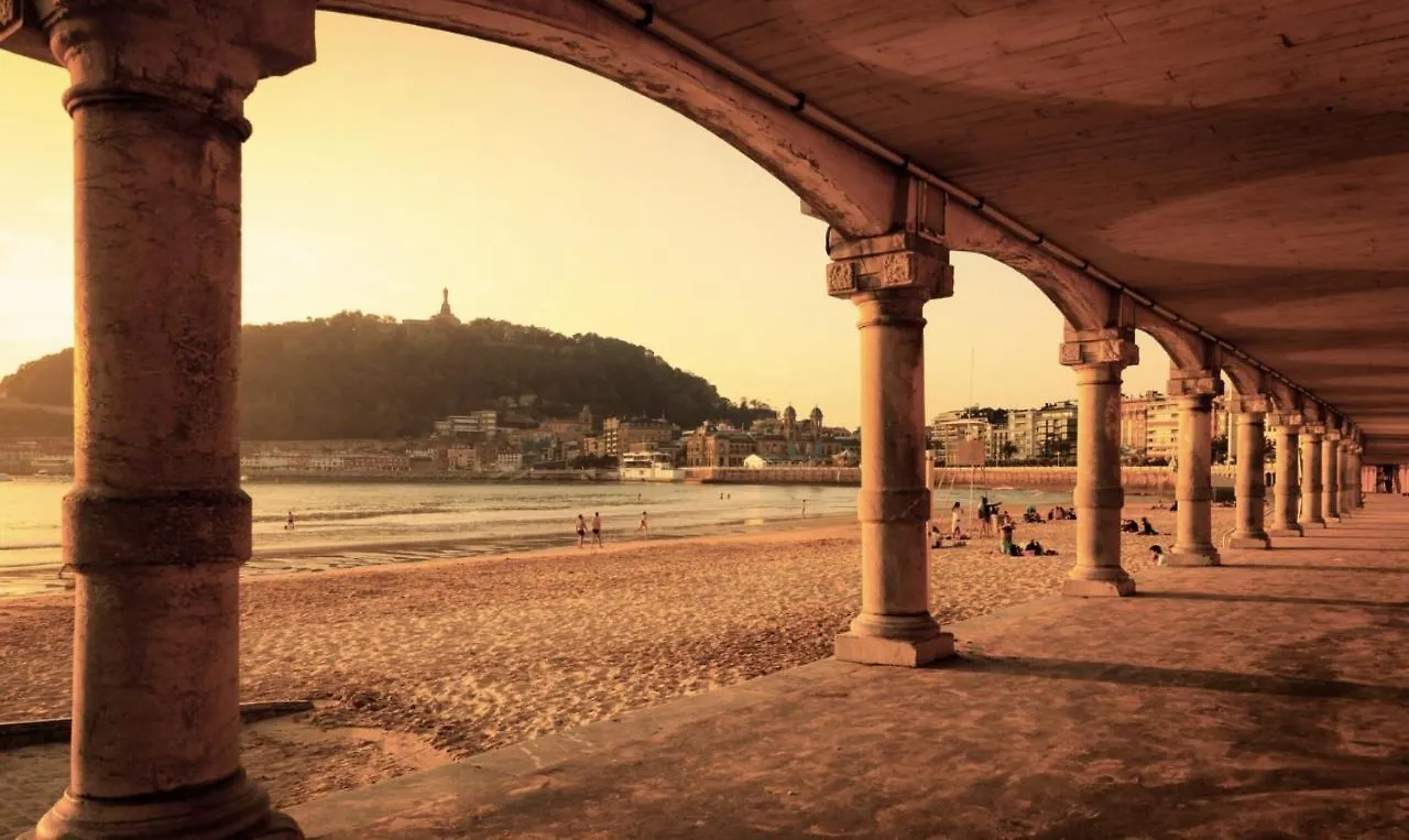 Apartment Miramar Luxurious Flat, 3 Double Rooms, Free Parking, Terrace, Completely New San Sebastian